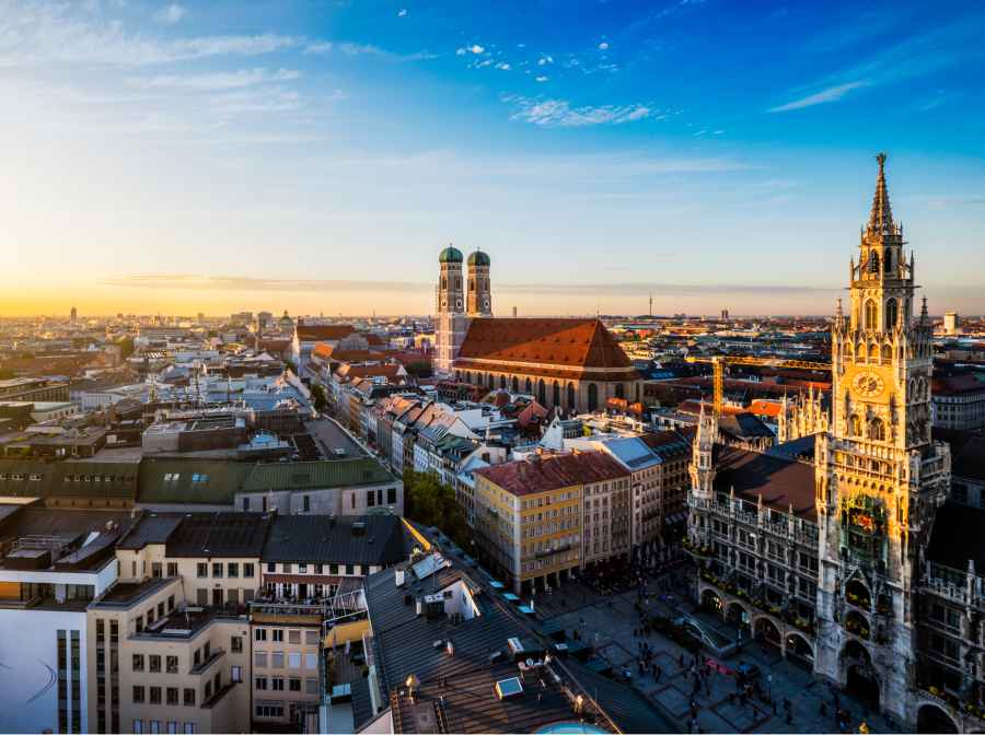 Versicherungsmakler München 1 Versicherungsmakler München: Luftaufnahme Fraeunekirche und Marienplatz