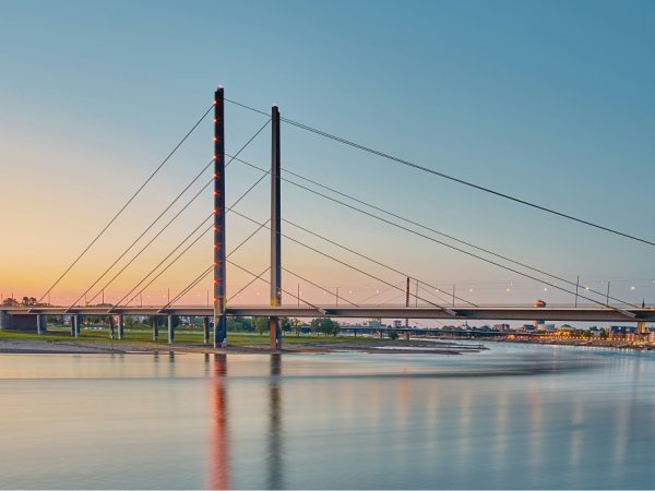 Versicherungsmakler Düsseldorf 24 Rheinkniebrücke in Düsseldorf